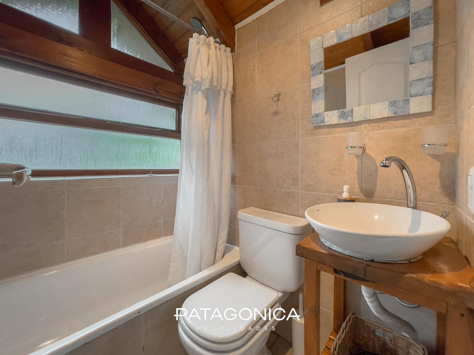 HOUSE FOR SALE: 94 m², 3 BEDROOMS, HILL VIEW, VILA LA ANGOSTURA