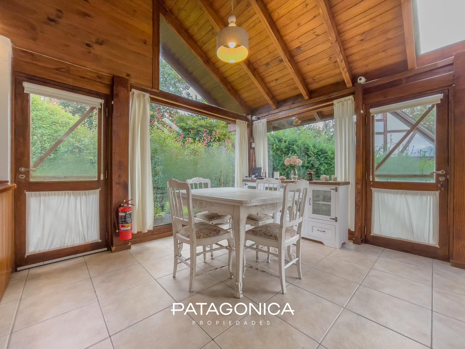 HOUSE FOR SALE: 94 m², 3 BEDROOMS, HILL VIEW, VILA LA ANGOSTURA
