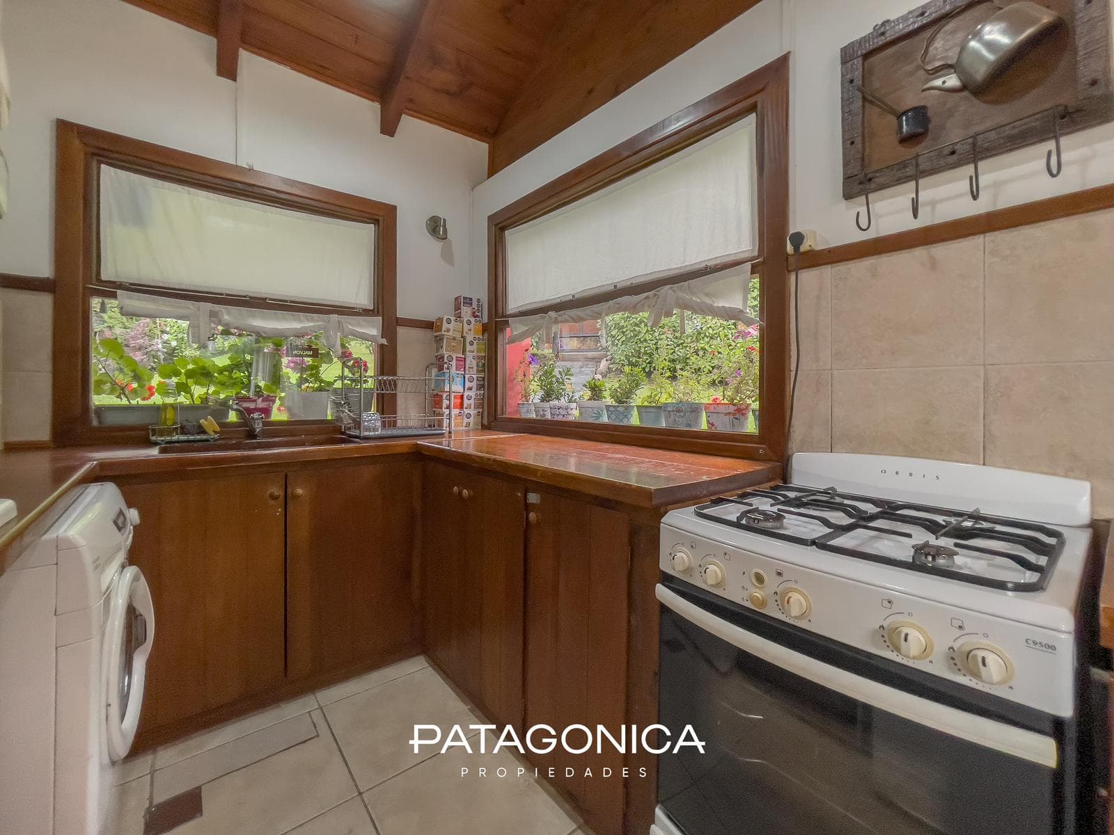 HOUSE FOR SALE: 94 m², 3 BEDROOMS, HILL VIEW, VILA LA ANGOSTURA