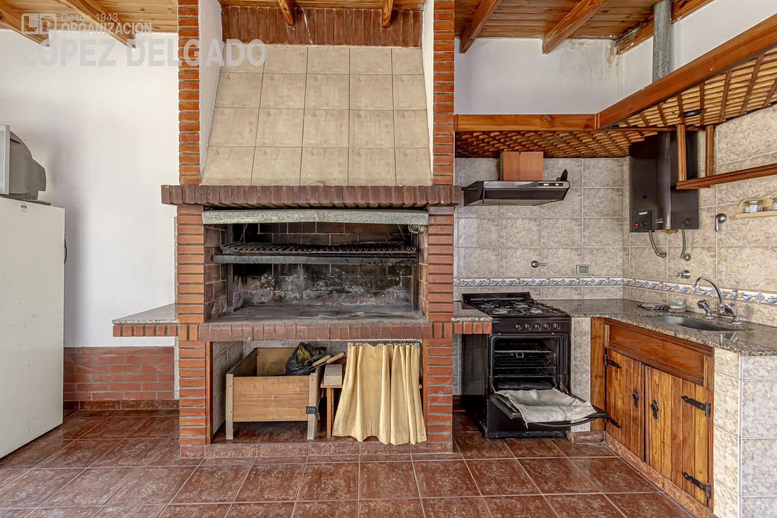 House in Agronomía with a garage, backyard, and terrace