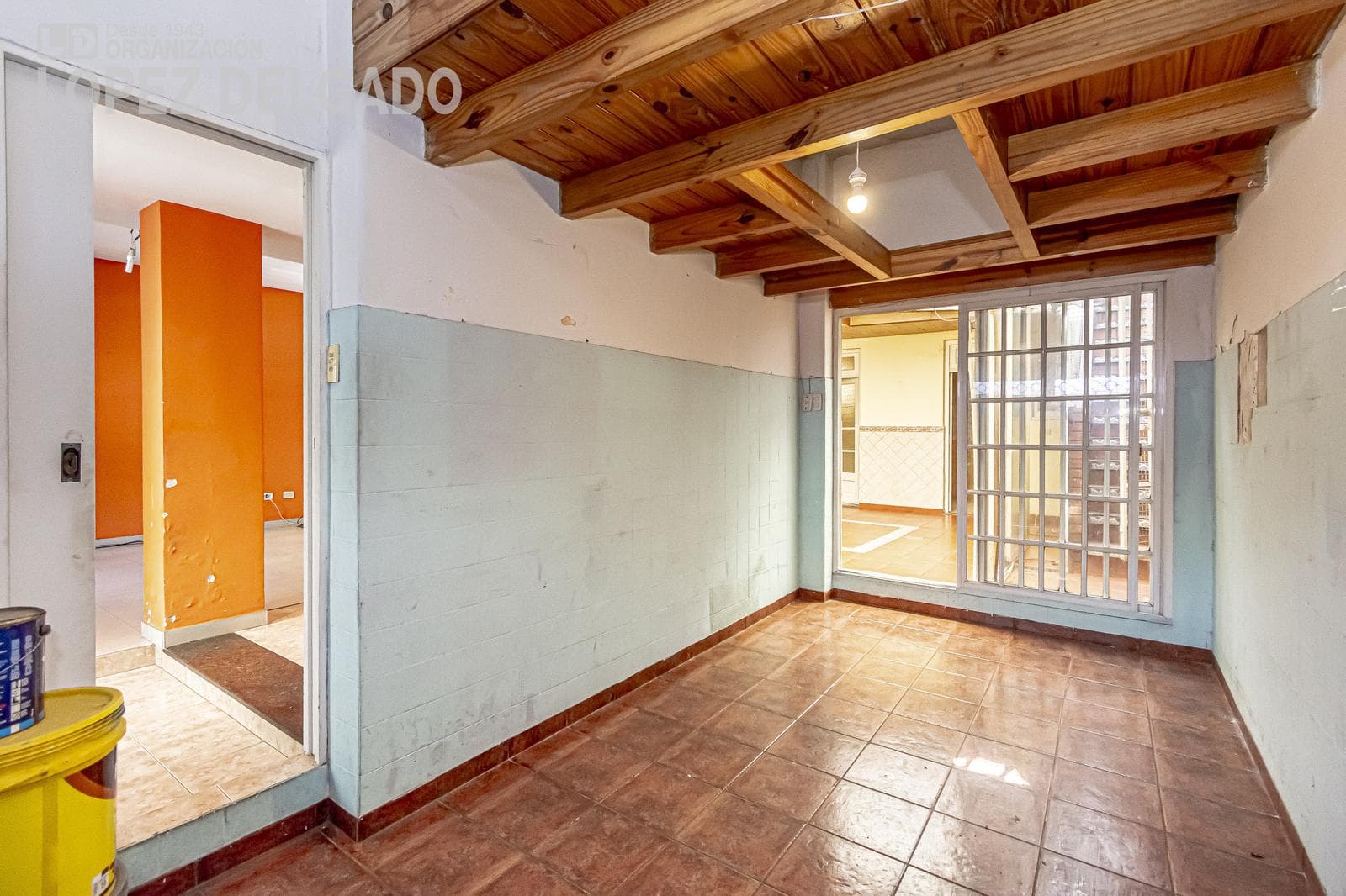 House in Agronomía with a garage, backyard, and terrace