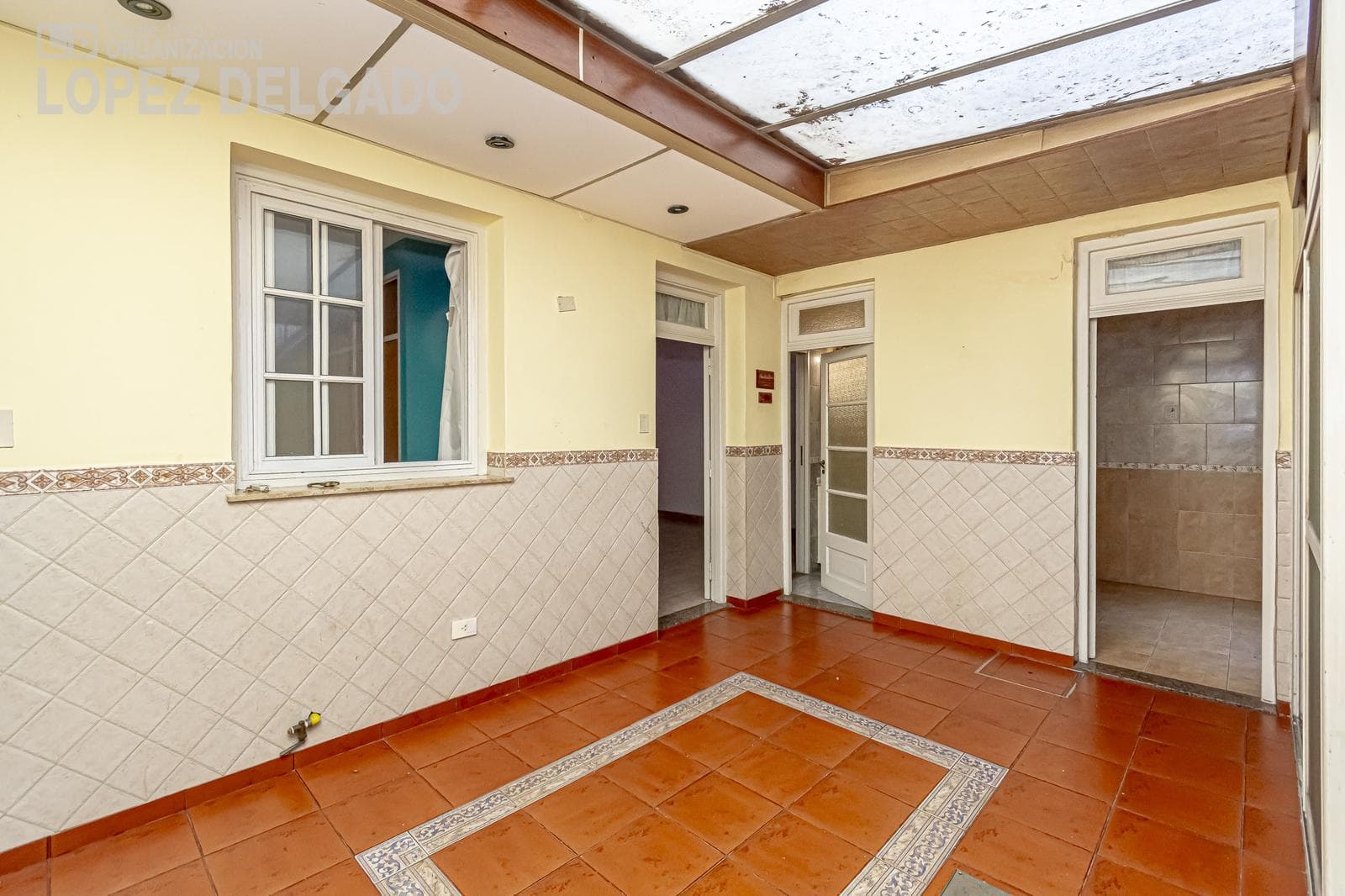 House in Agronomía with a garage, backyard, and terrace