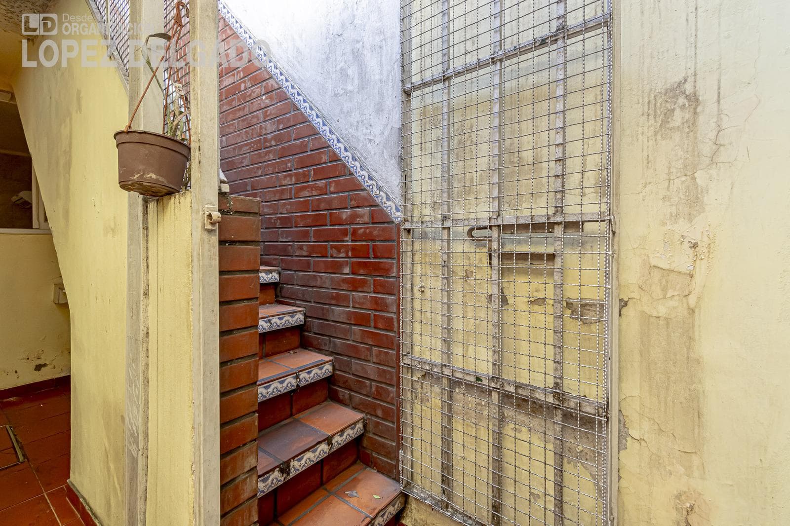 House in Agronomía with a garage, backyard, and terrace