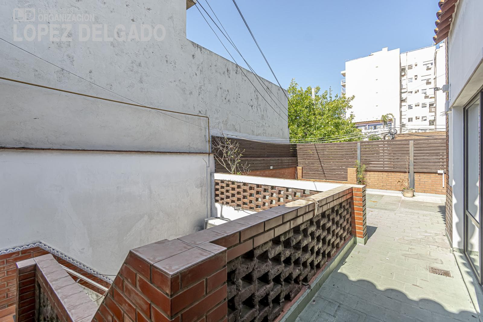 House in Agronomía with a garage, backyard, and terrace