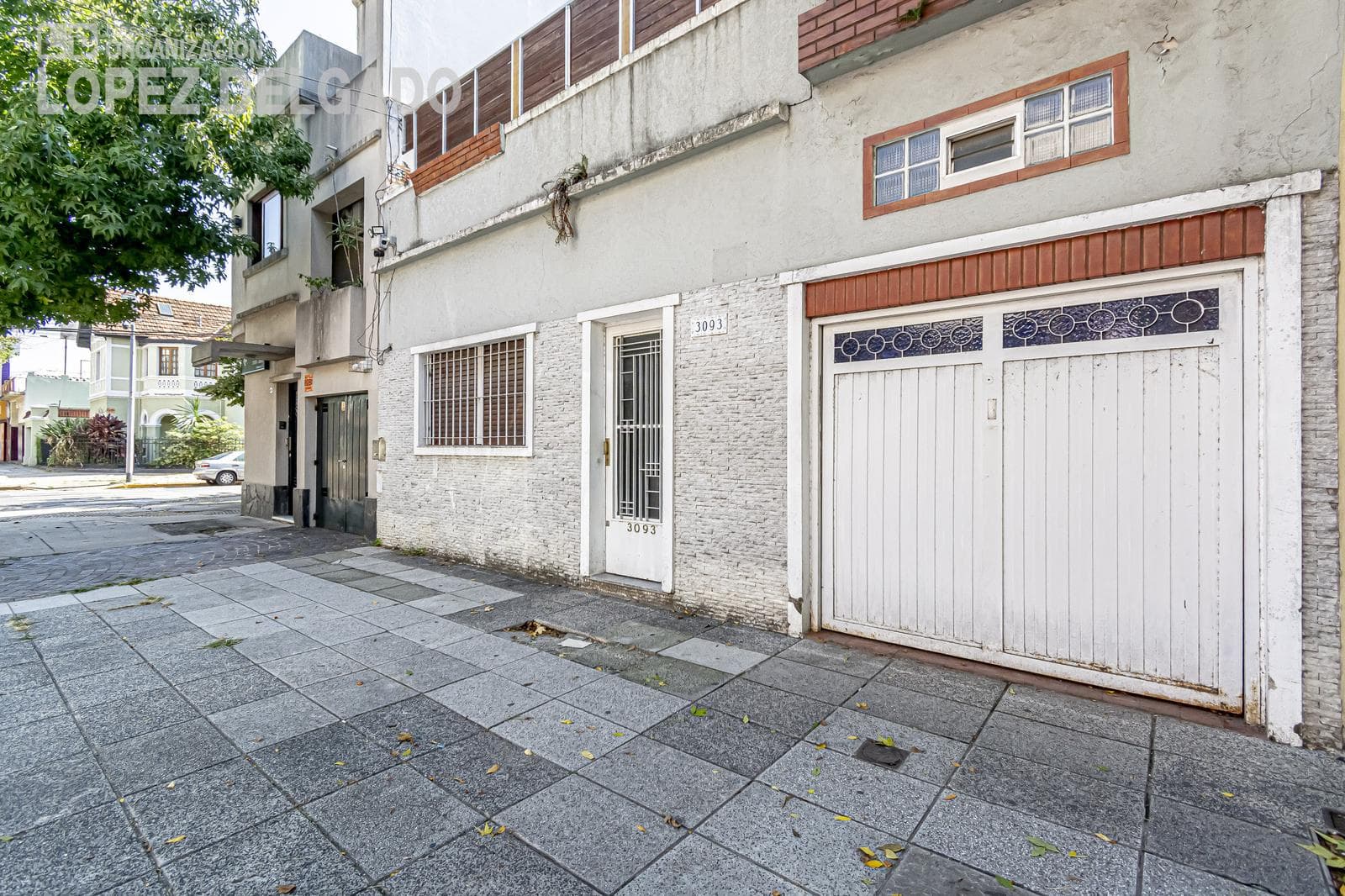 House in Agronomía with a garage, backyard, and terrace