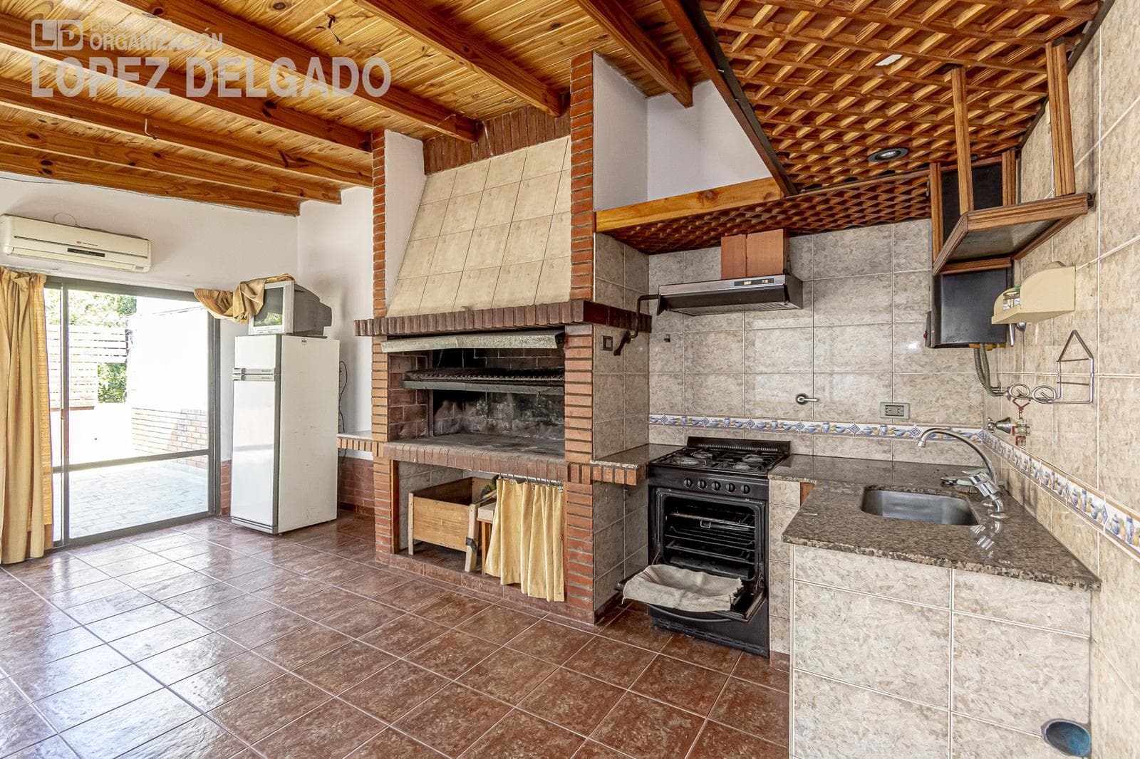House in Agronomía with a garage, backyard, and terrace