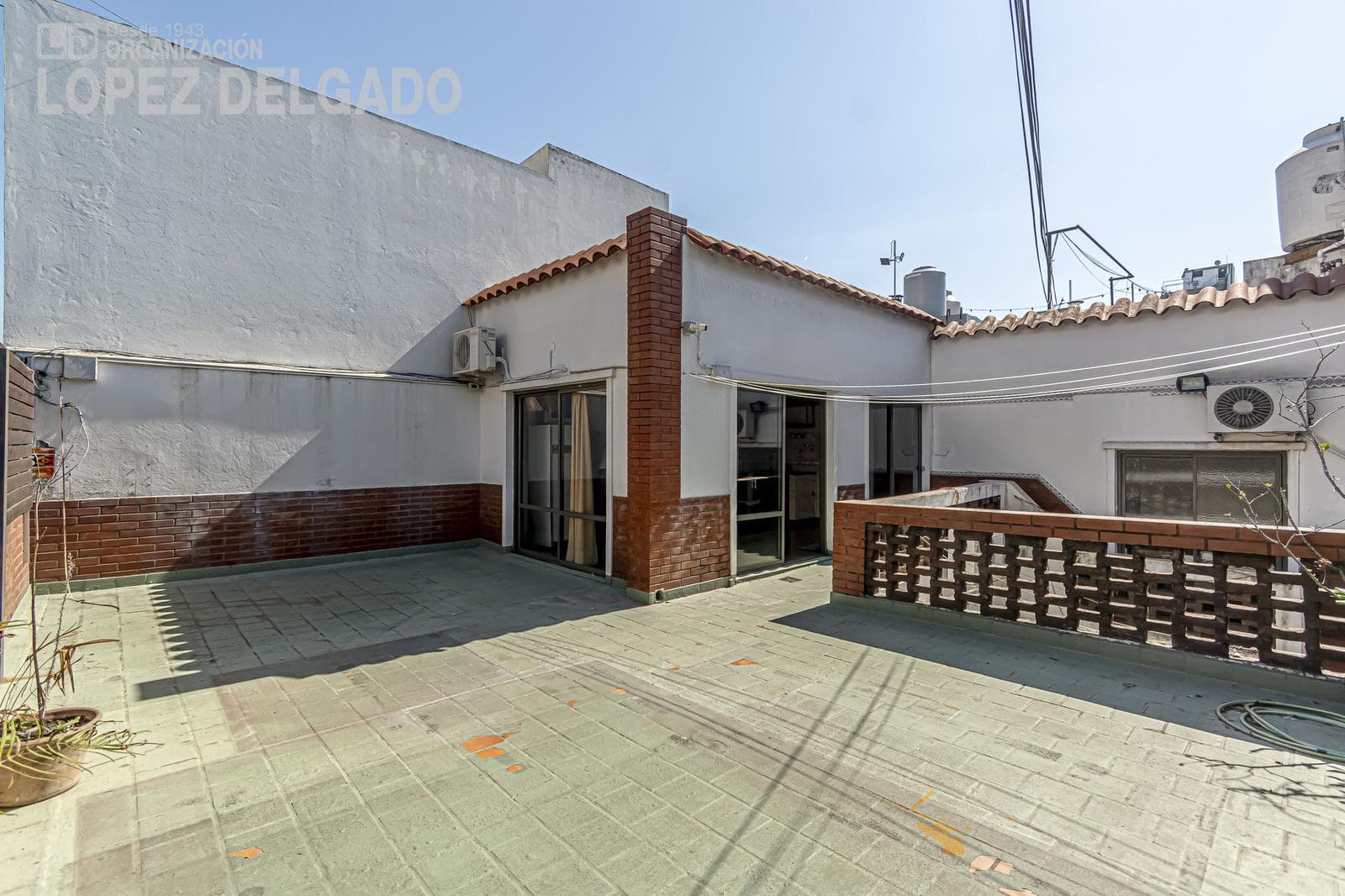 House in Agronomía with a garage, backyard, and terrace