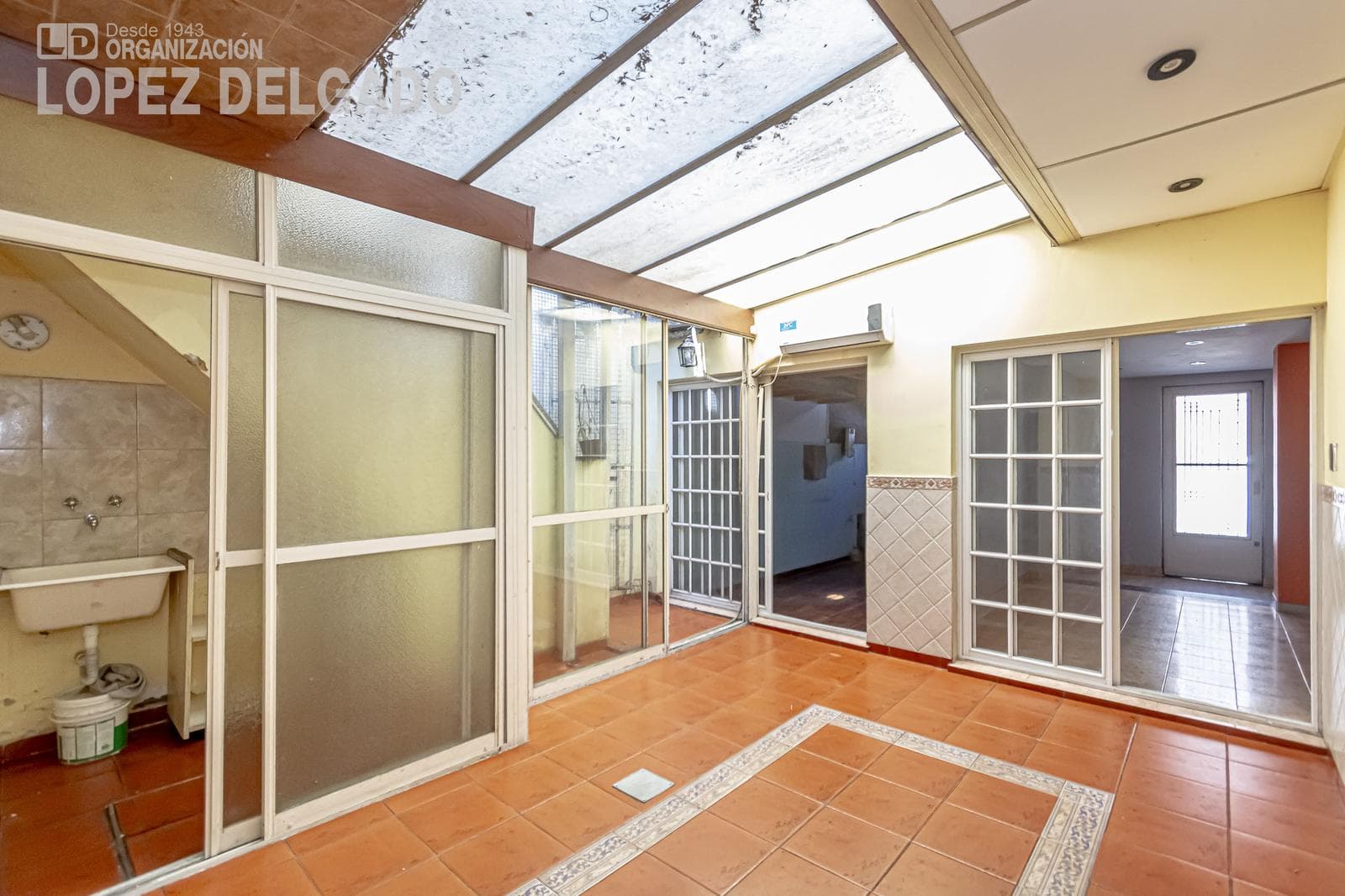 House in Agronomía with a garage, backyard, and terrace