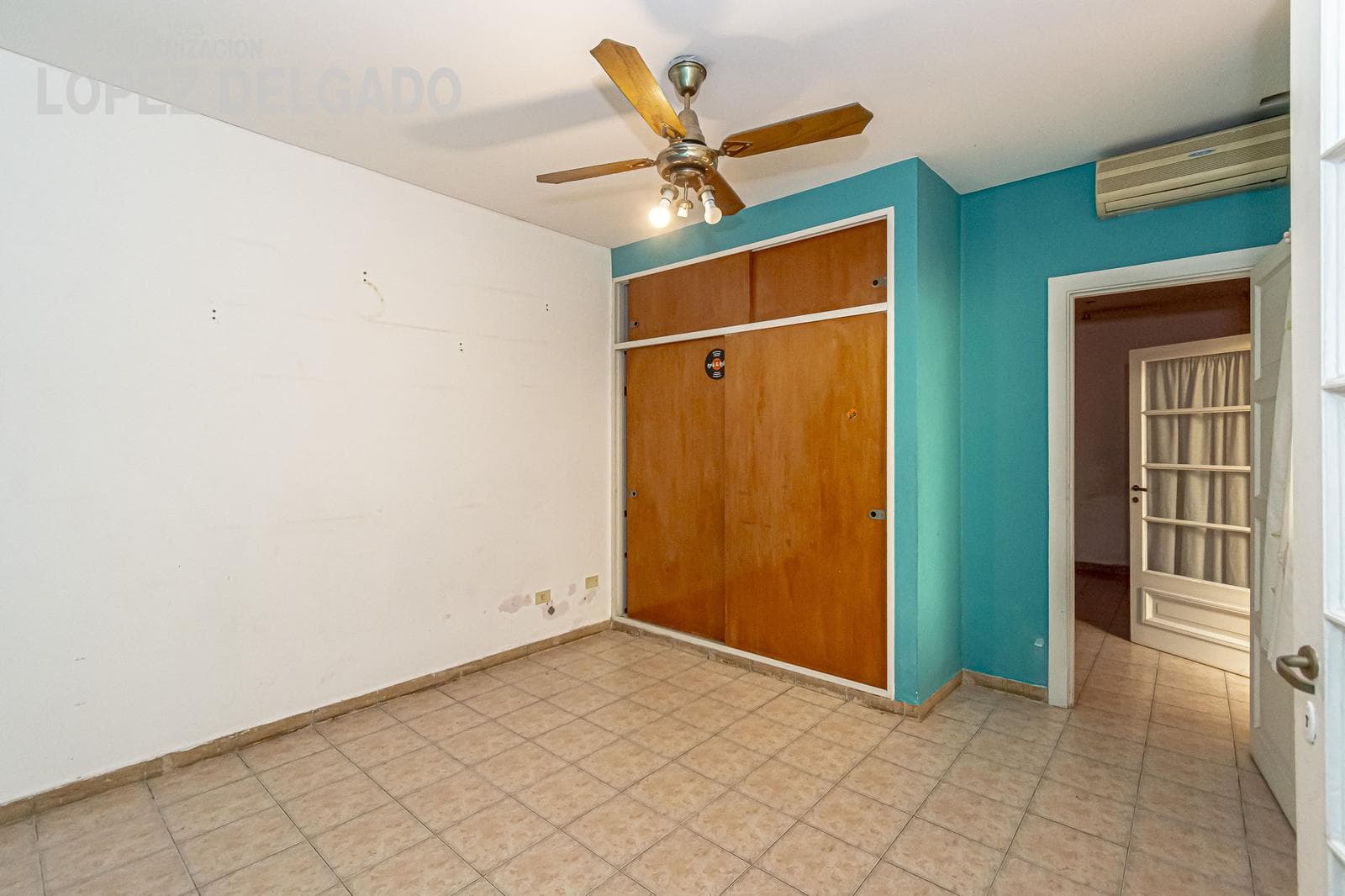 House in Agronomía with a garage, backyard, and terrace