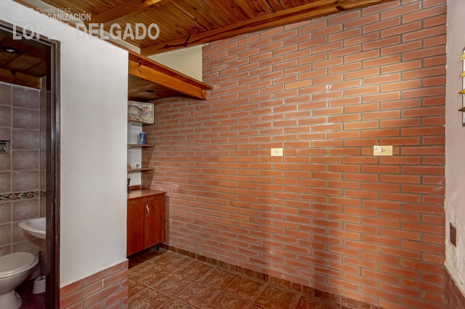 House in Agronomía with a garage, backyard, and terrace