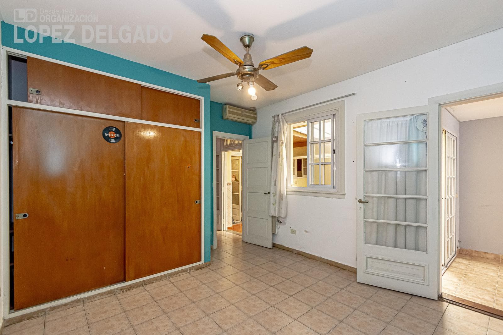 House in Agronomía with a garage, backyard, and terrace