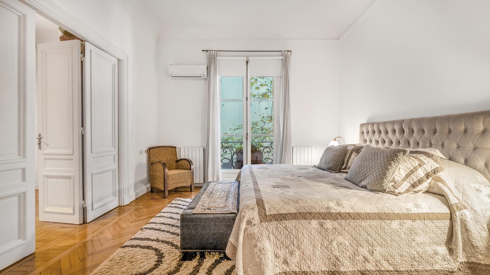 Impecable 6 ambientes en esquina Av. Las Heras y Rodríguez Peña - EXCELENTE UBICACION