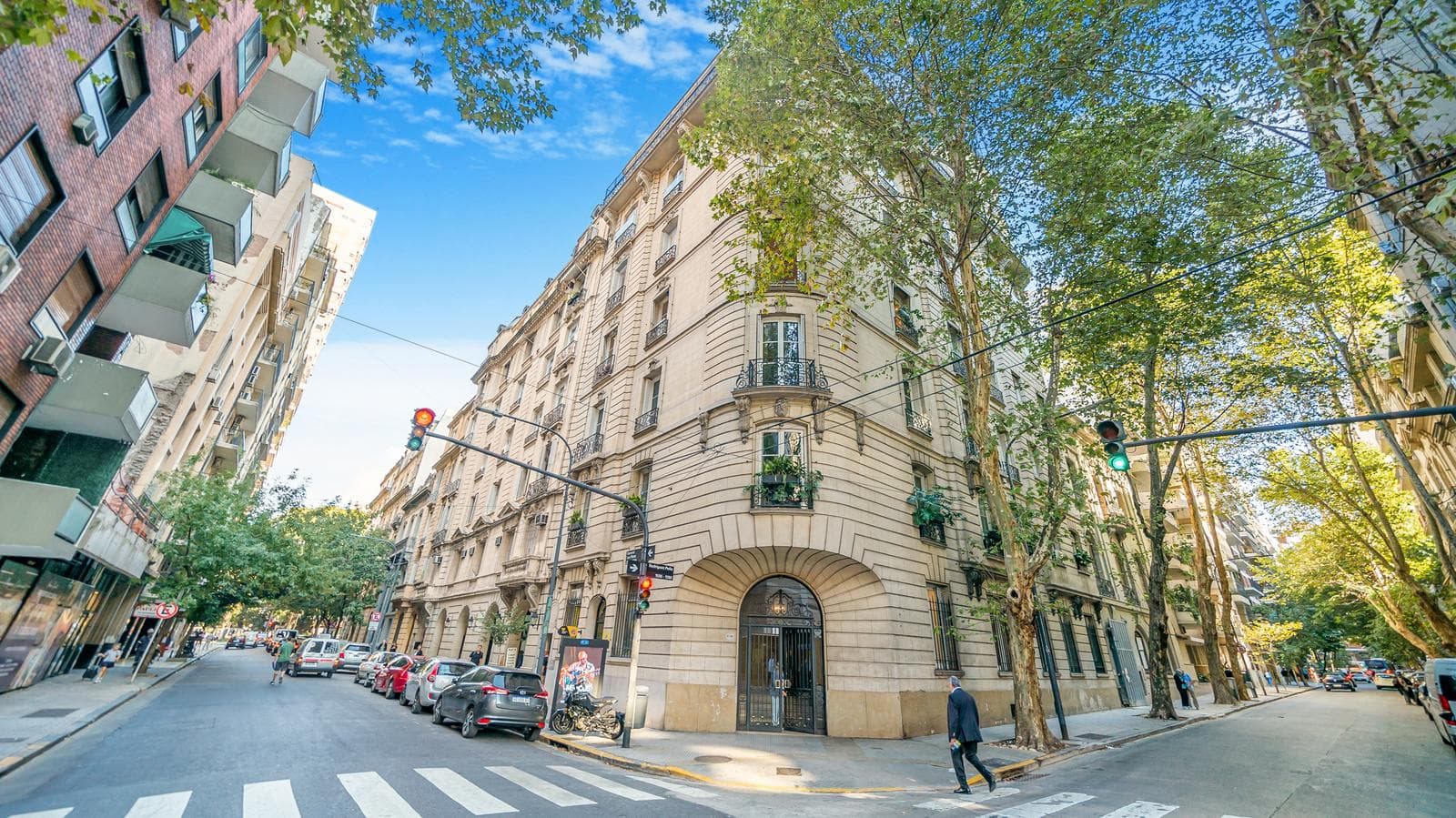 Impecable 6 ambientes en esquina Av. Las Heras y Rodríguez Peña - EXCELENTE UBICACION