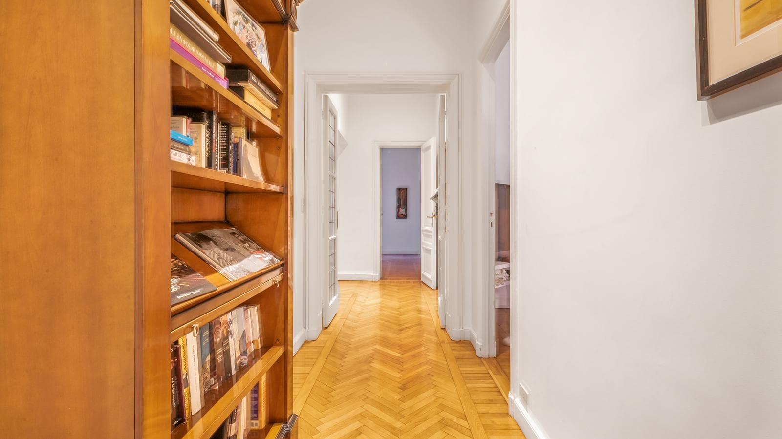 Impecable 6 ambientes en esquina Av. Las Heras y Rodríguez Peña - EXCELENTE UBICACION