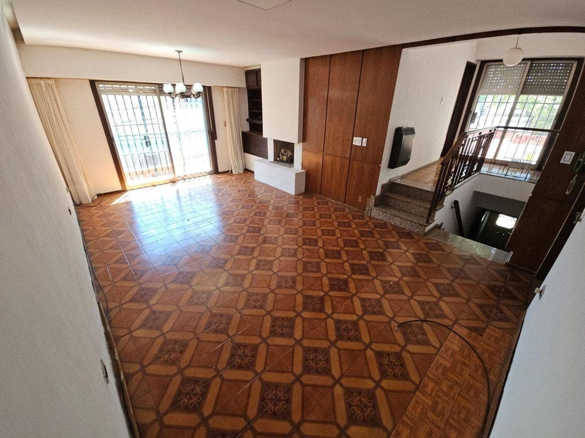 HOUSE FOR SALE: UPPER FLOOR, TWO BEDROOMS, COURTYARD, TERRACED BALCONY, BARBECUE AREA—LA FLORIDA RONDEAU 3600
