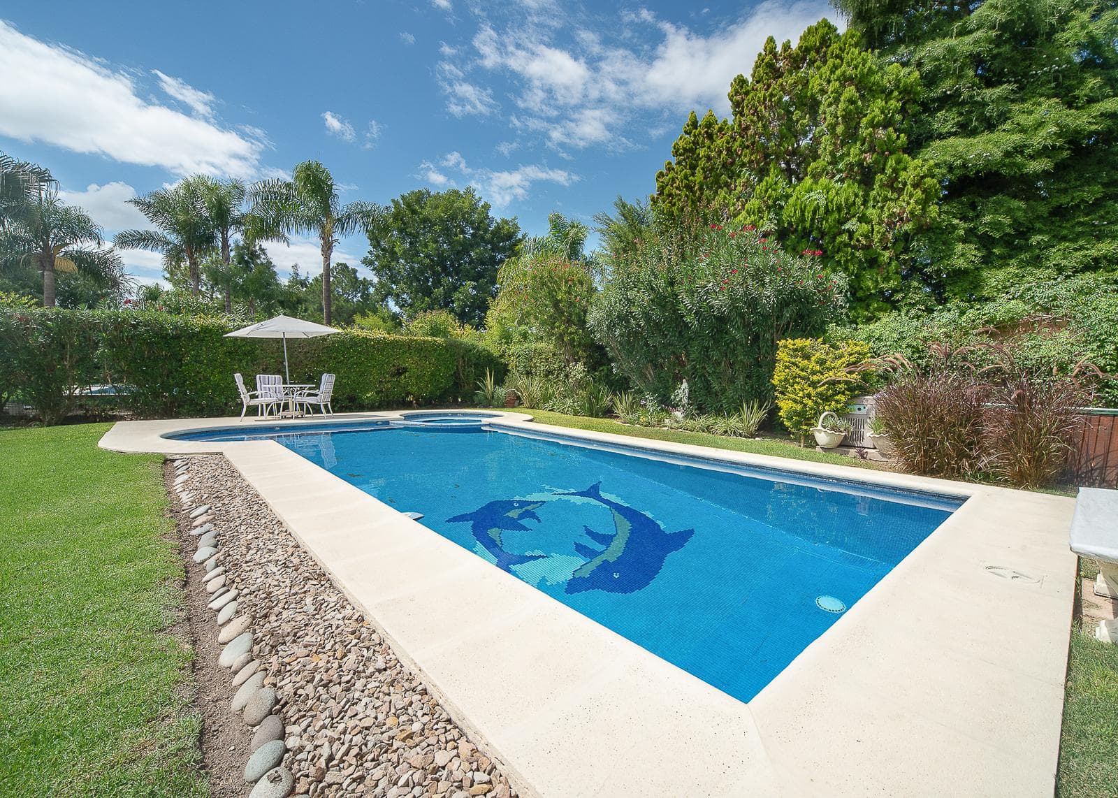 5-room house for sale with a pool, Septiembre Gated Community, Escobar