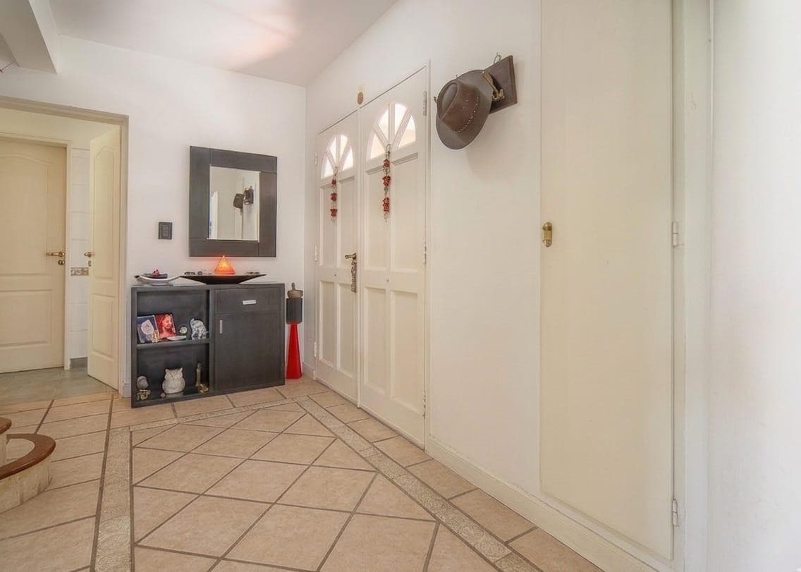 5-room house for sale with a pool, Septiembre Gated Community, Escobar