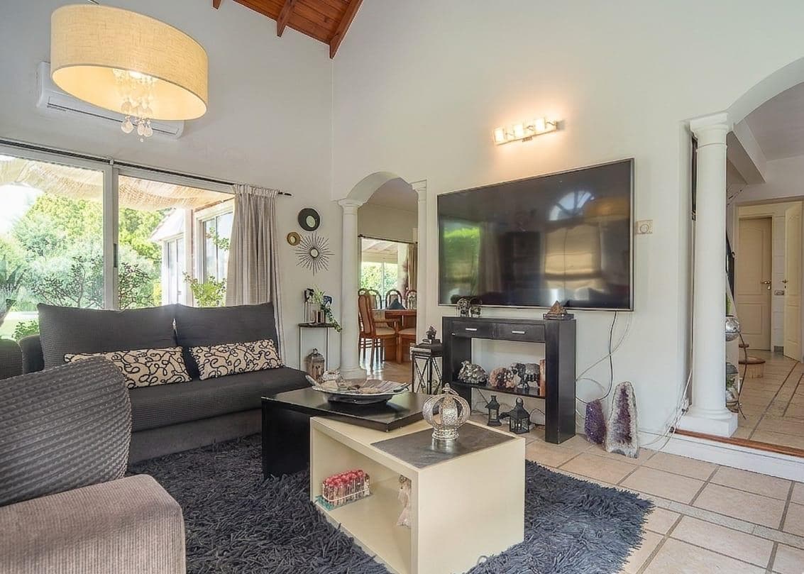 5-room house for sale with a pool, Septiembre Gated Community, Escobar