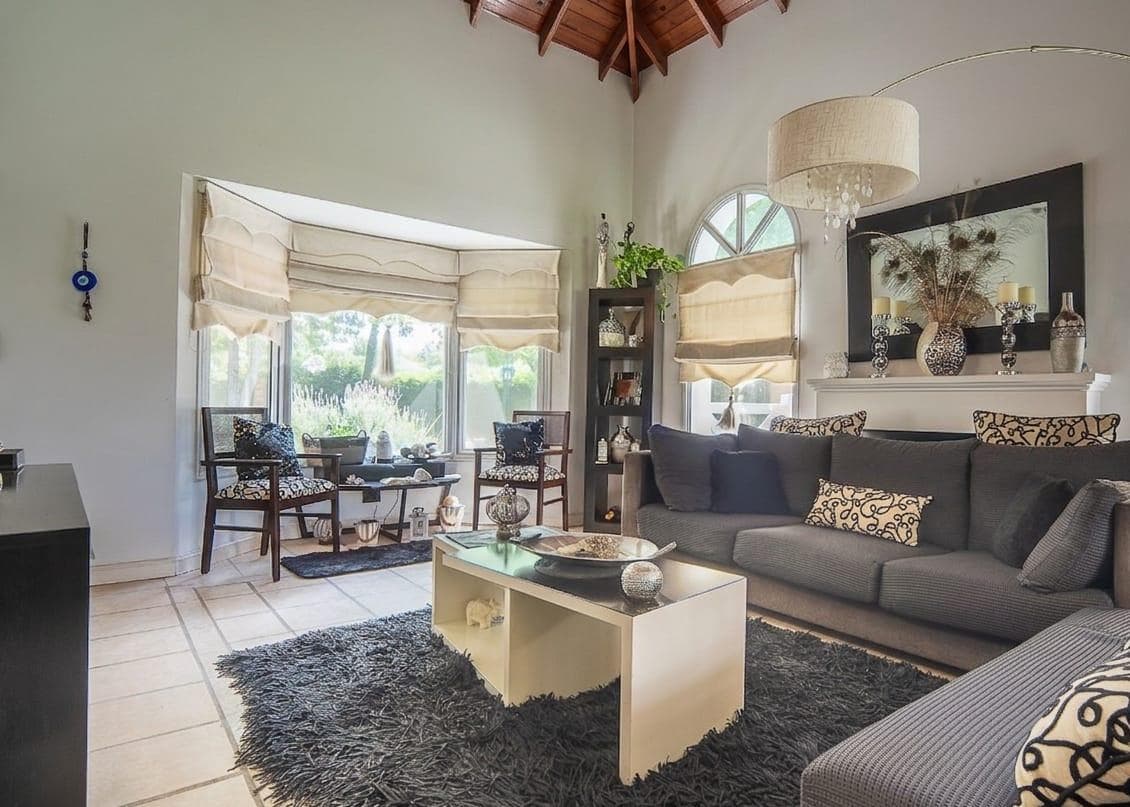 5-room house for sale with a pool, Septiembre Gated Community, Escobar