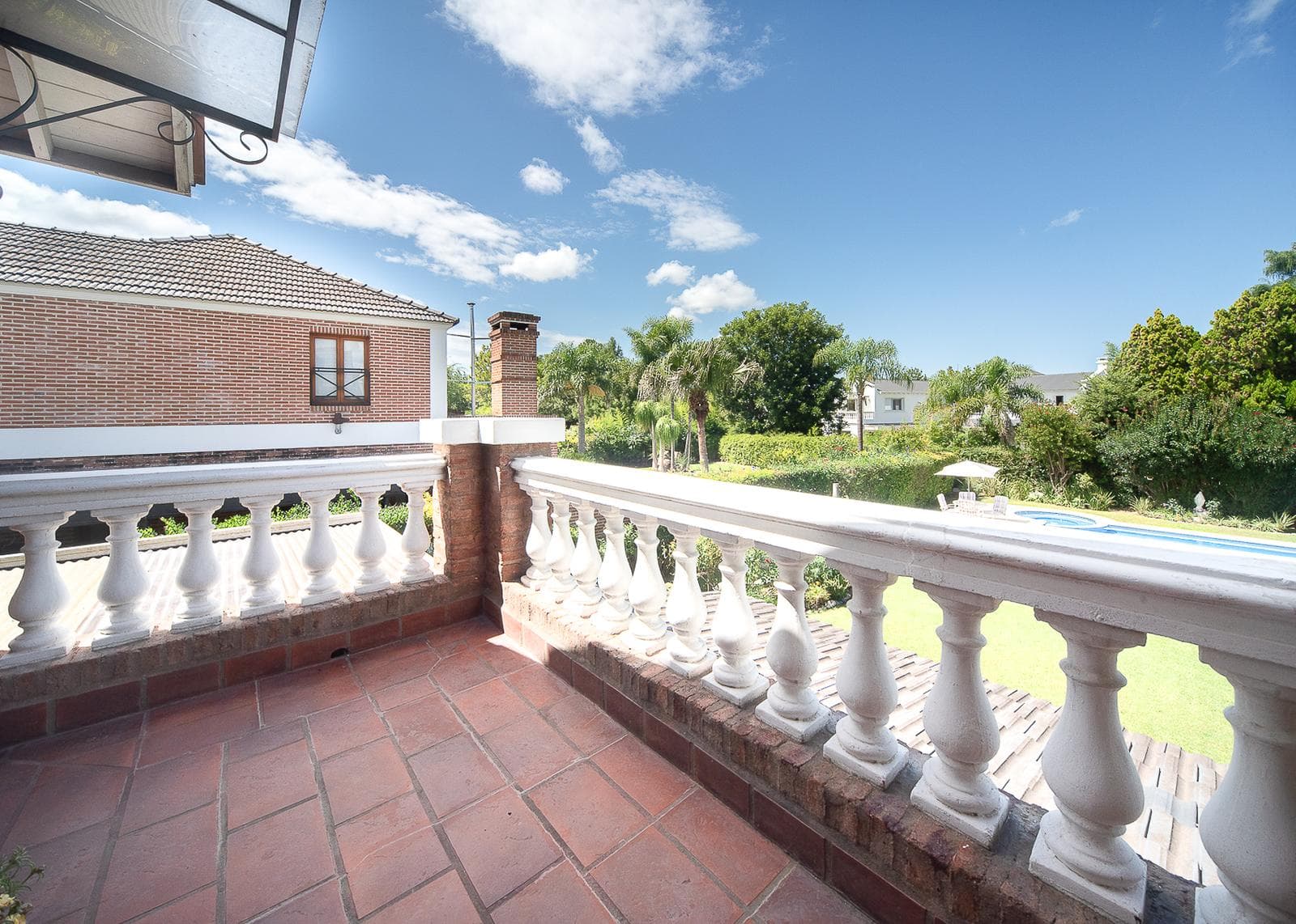 5-room house for sale with a pool, Septiembre Gated Community, Escobar