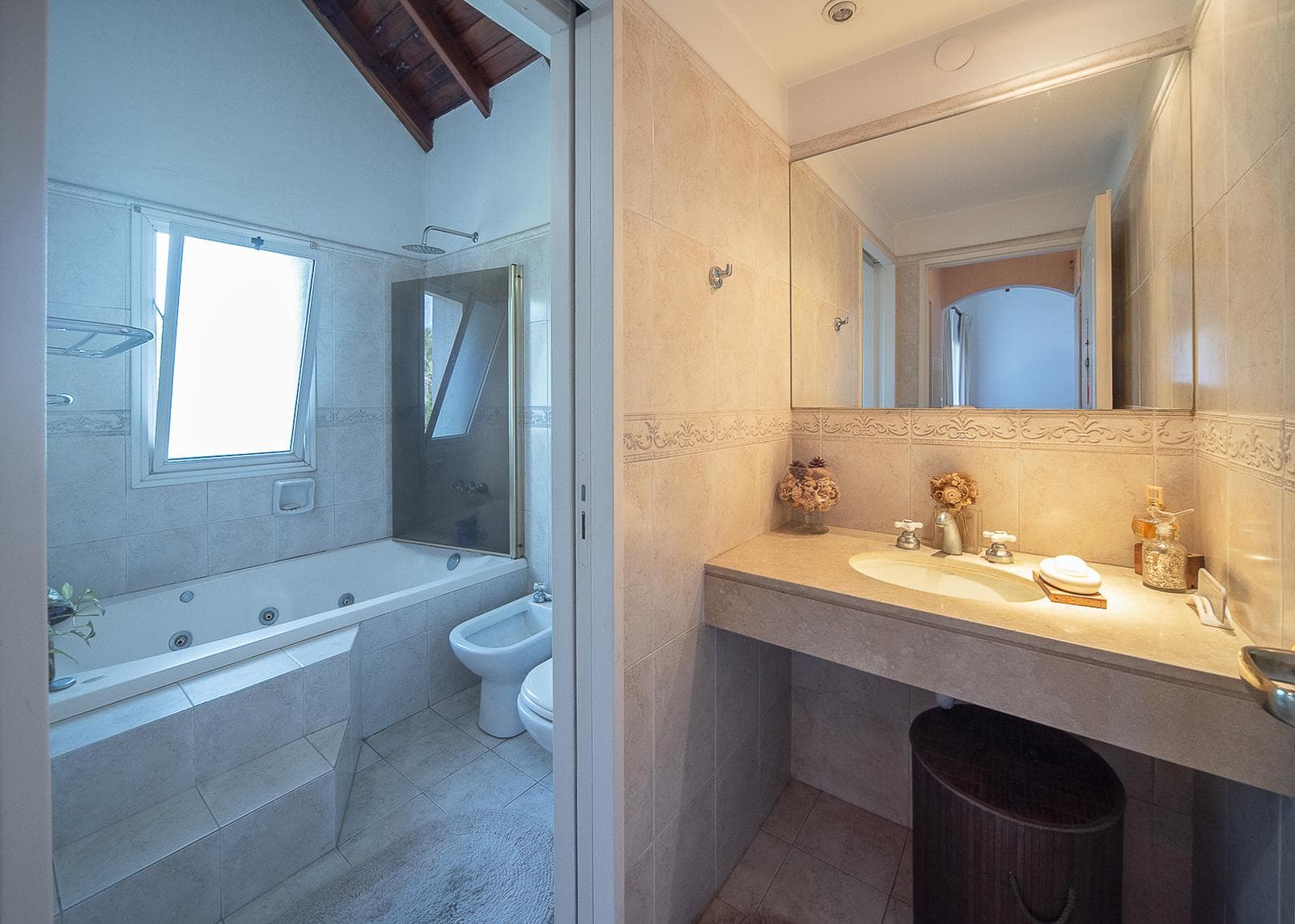5-room house for sale with a pool, Septiembre Gated Community, Escobar