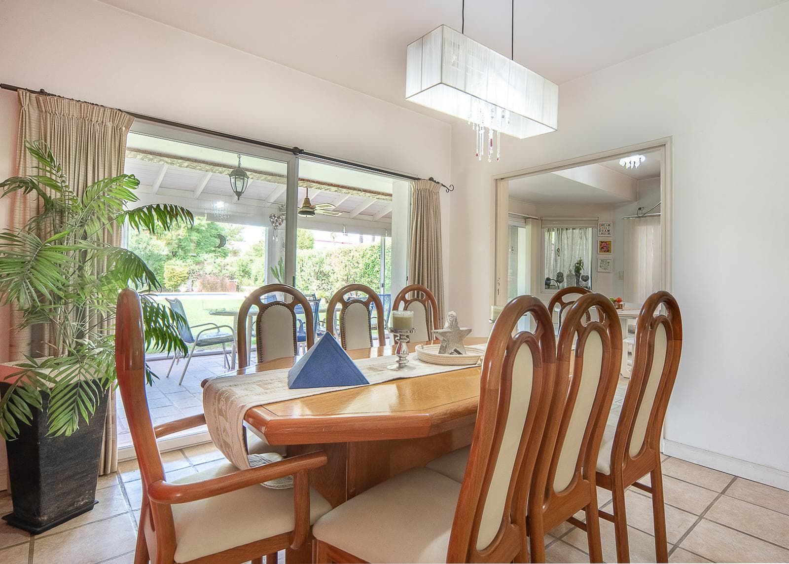 5-room house for sale with a pool, Septiembre Gated Community, Escobar
