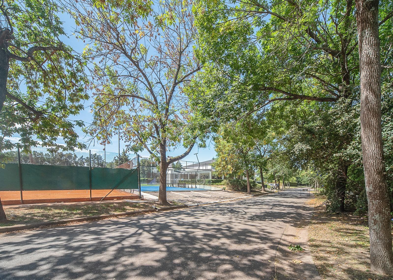 5-room house for sale with a pool, Septiembre Gated Community, Escobar