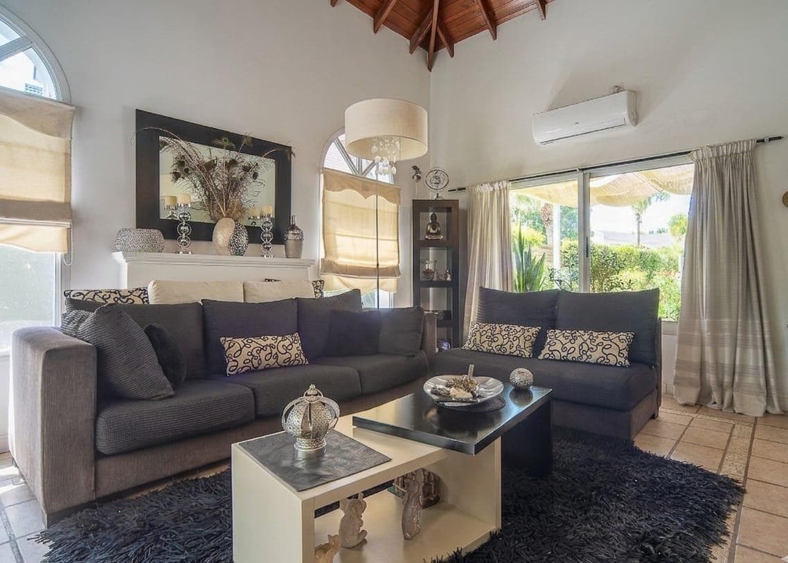 5-room house for sale with a pool, Septiembre Gated Community, Escobar