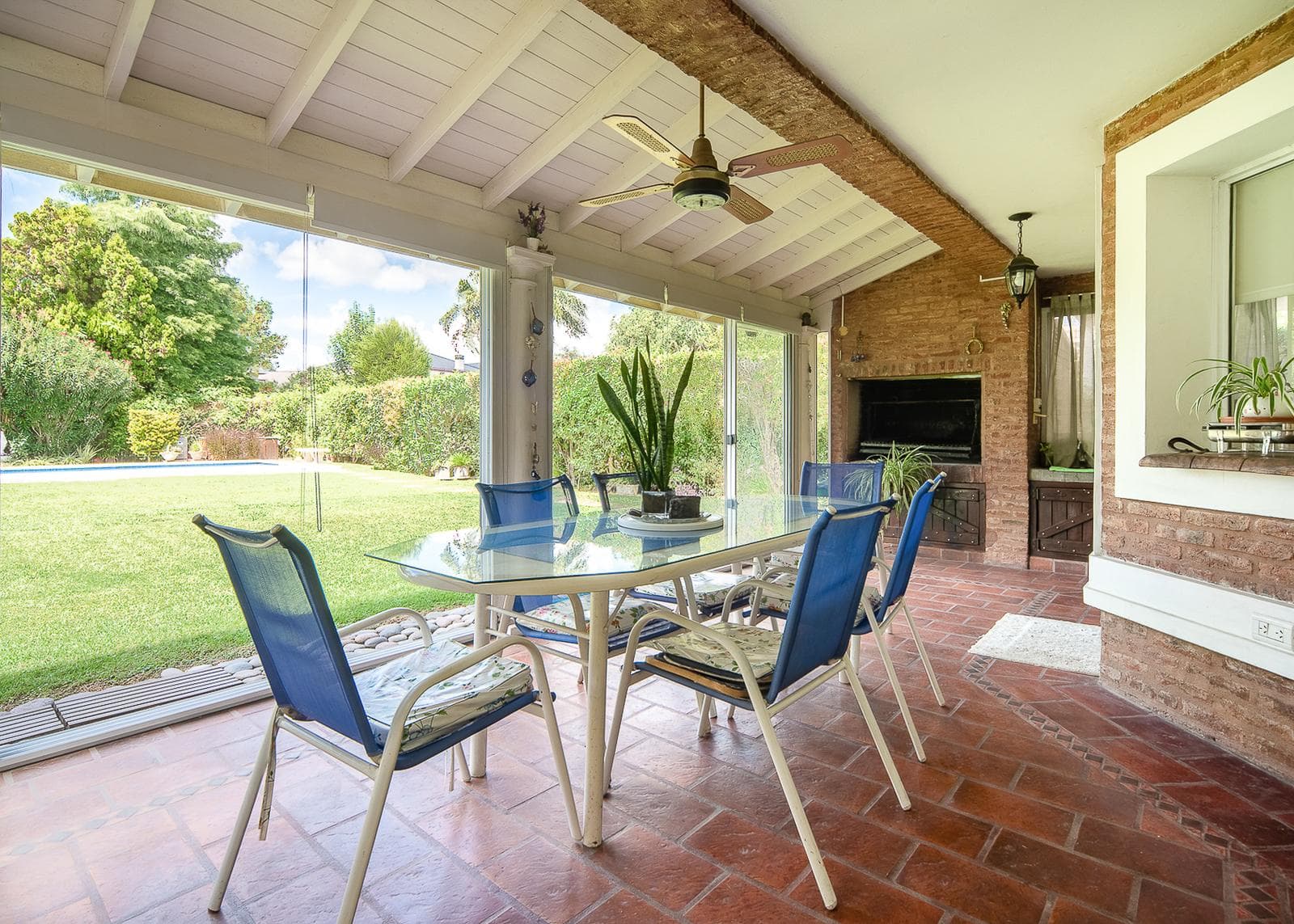 5-room house for sale with a pool, Septiembre Gated Community, Escobar