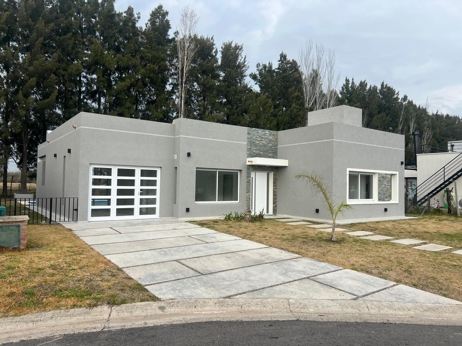 House for Sale with Garden and Pool in Canning