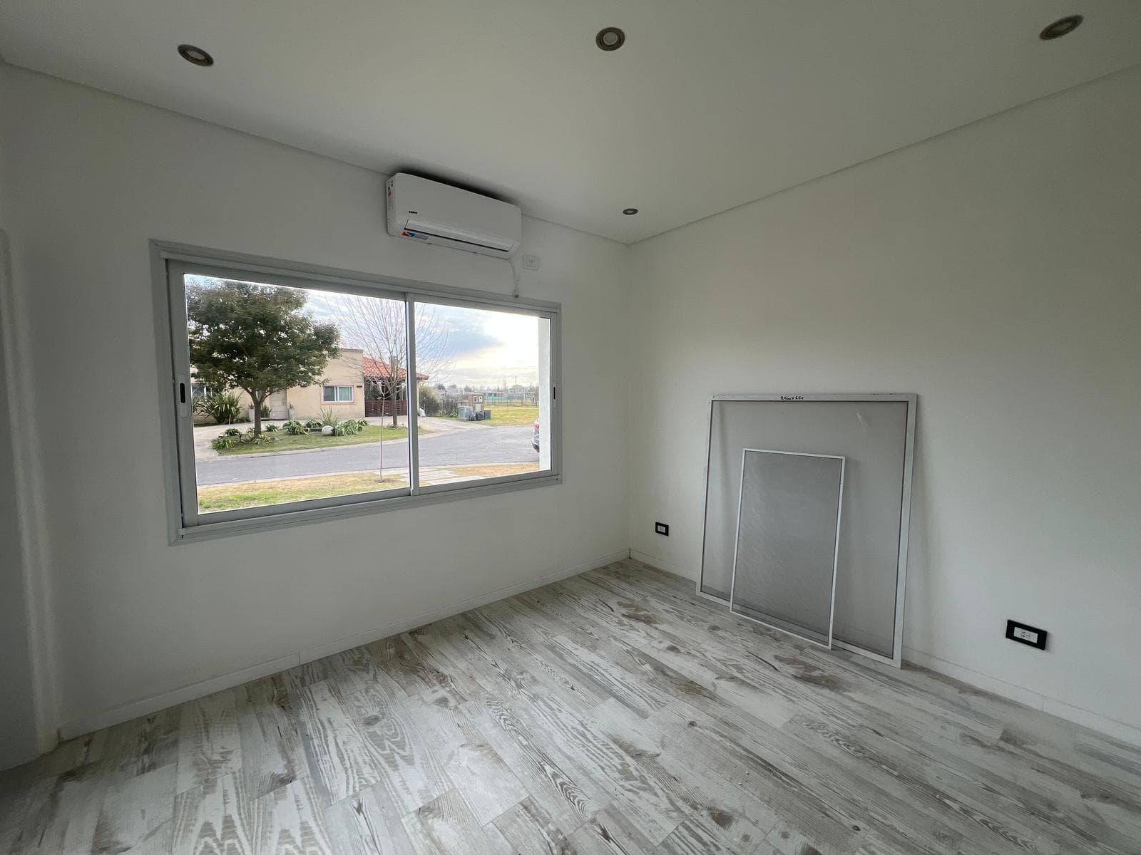 House for Sale with Garden and Pool in Canning