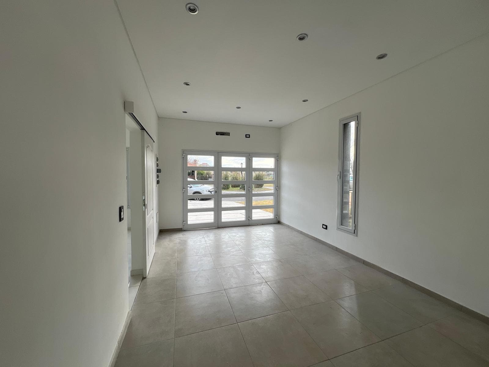 House for Sale with Garden and Pool in Canning