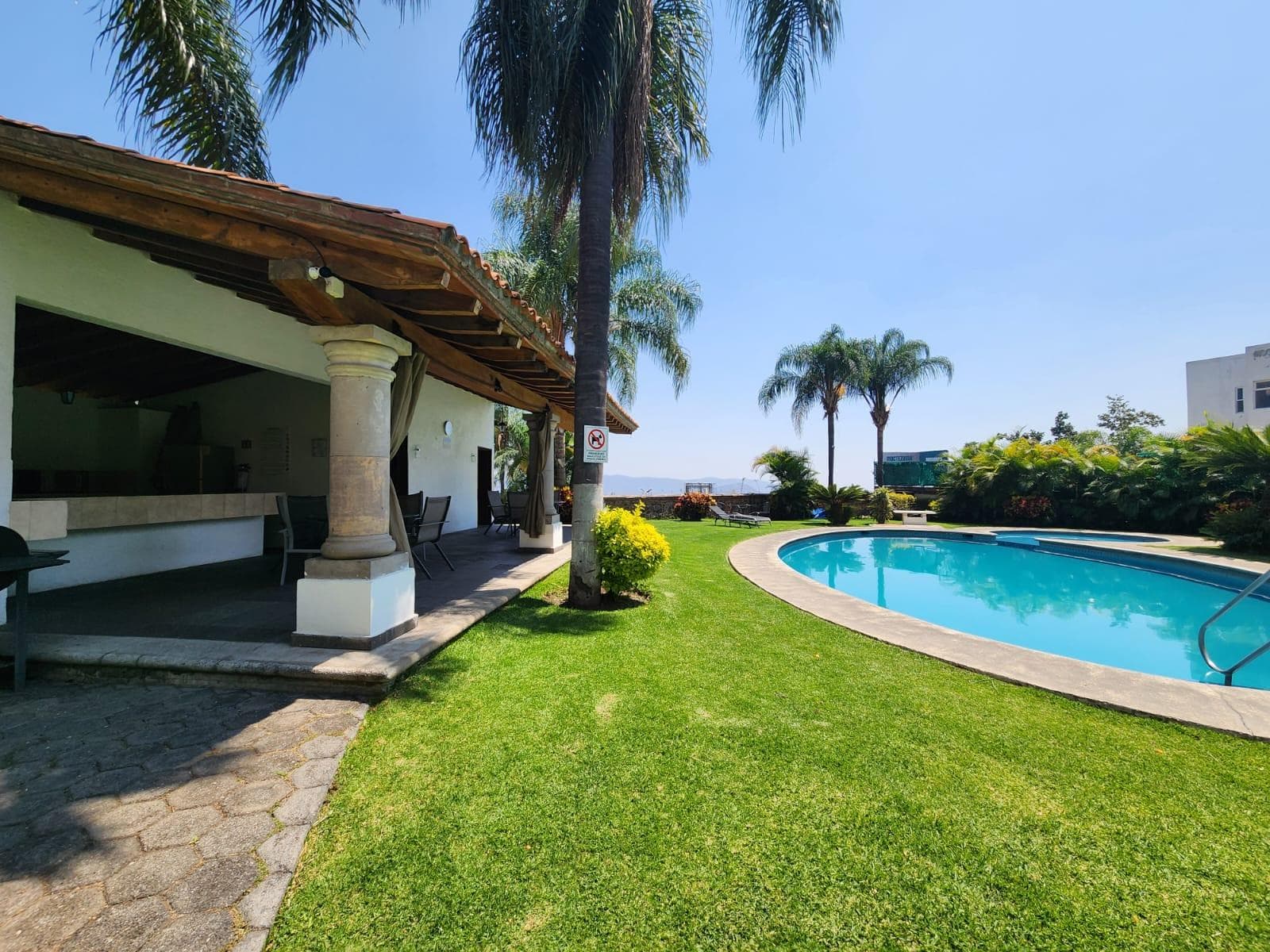 Penthouse for sale in Cuernavaca's Golden Zone, with 24/7 security