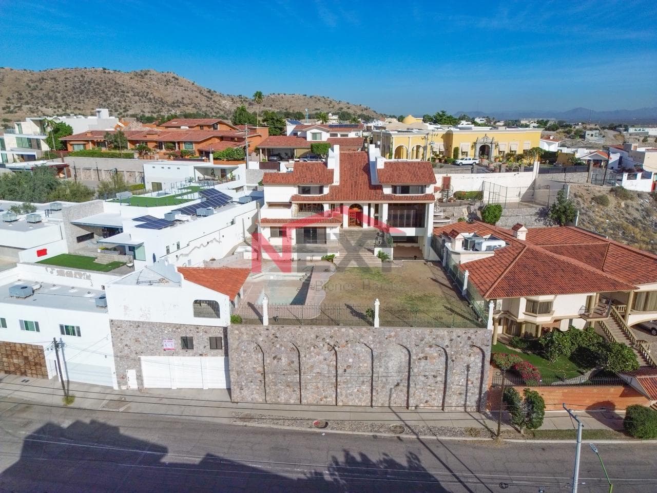 HOUSE FOR SALE IN THE PITIC NEIGHBORHOOD