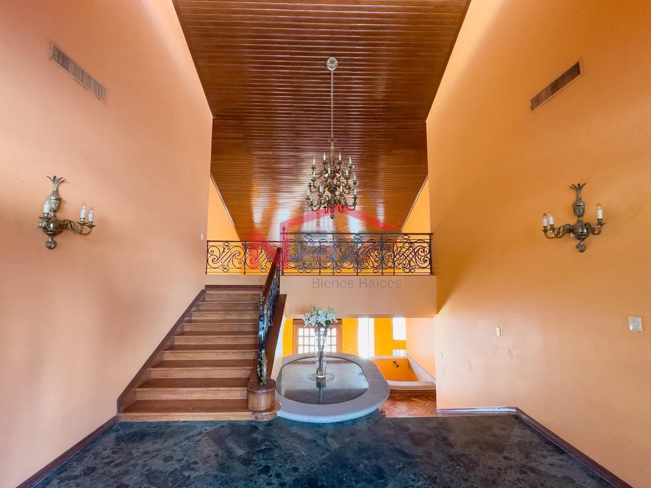 HOUSE FOR SALE IN THE PITIC NEIGHBORHOOD