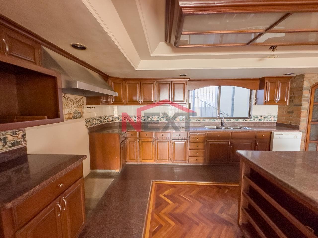 HOUSE FOR SALE IN THE PITIC NEIGHBORHOOD