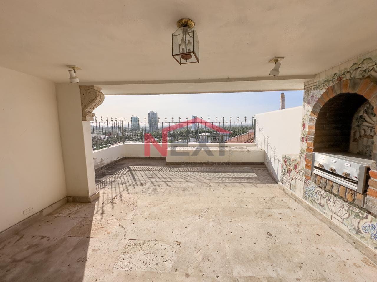 HOUSE FOR SALE IN THE PITIC NEIGHBORHOOD