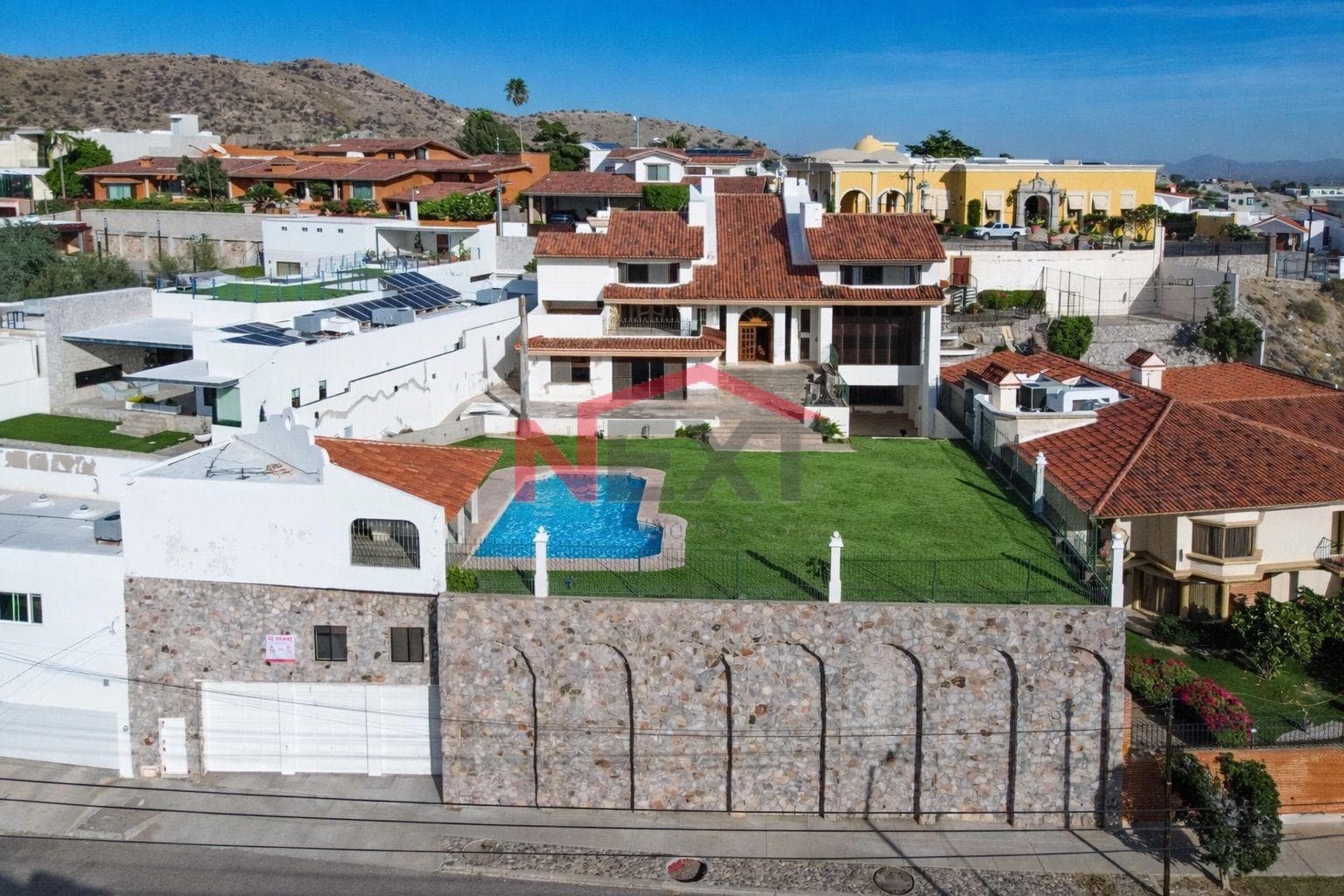 HOUSE FOR SALE IN THE PITIC NEIGHBORHOOD