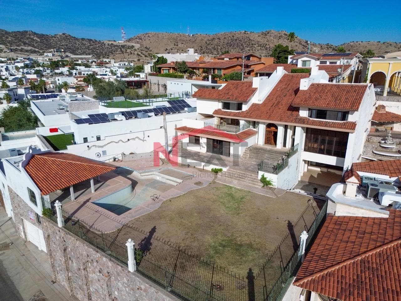 HOUSE FOR SALE IN THE PITIC NEIGHBORHOOD