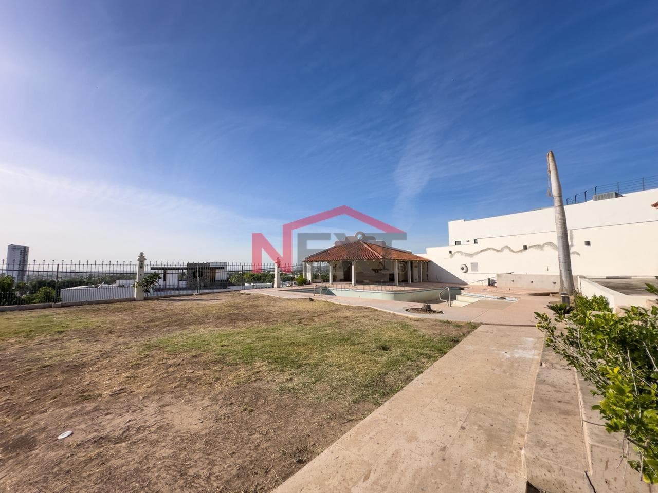 HOUSE FOR SALE IN THE PITIC NEIGHBORHOOD