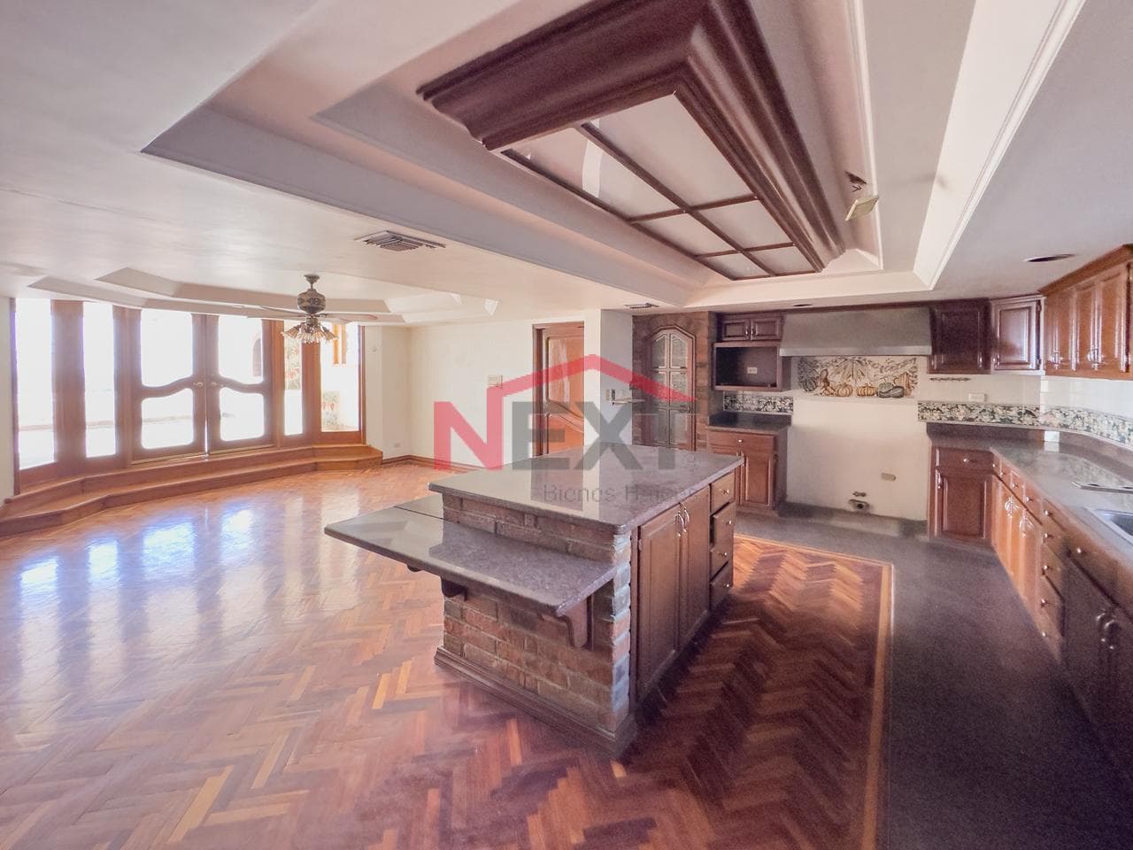HOUSE FOR SALE IN THE PITIC NEIGHBORHOOD