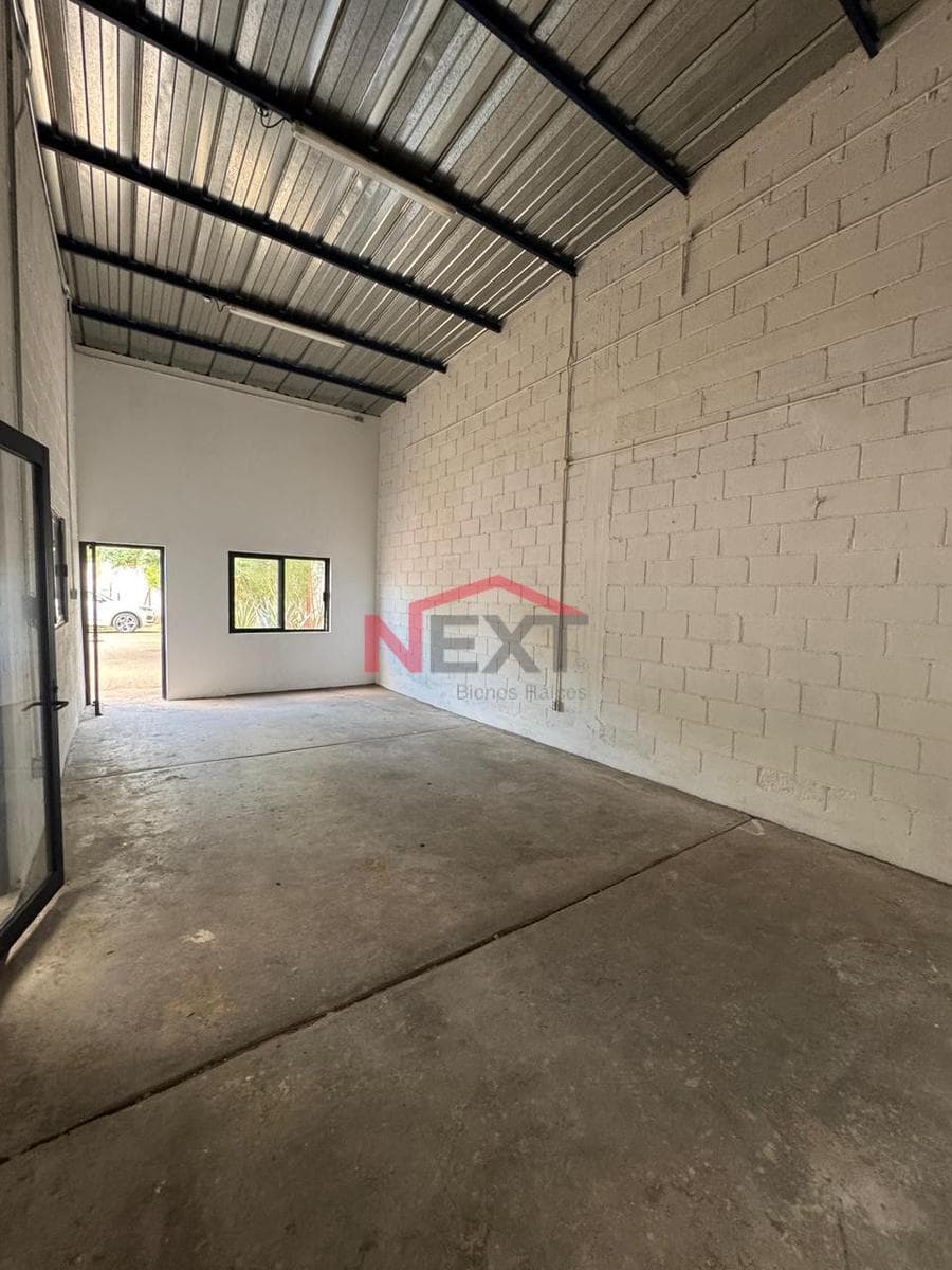 RENTAL WAREHOUSE IN THE CAFE COMBATE NEIGHBORHOOD