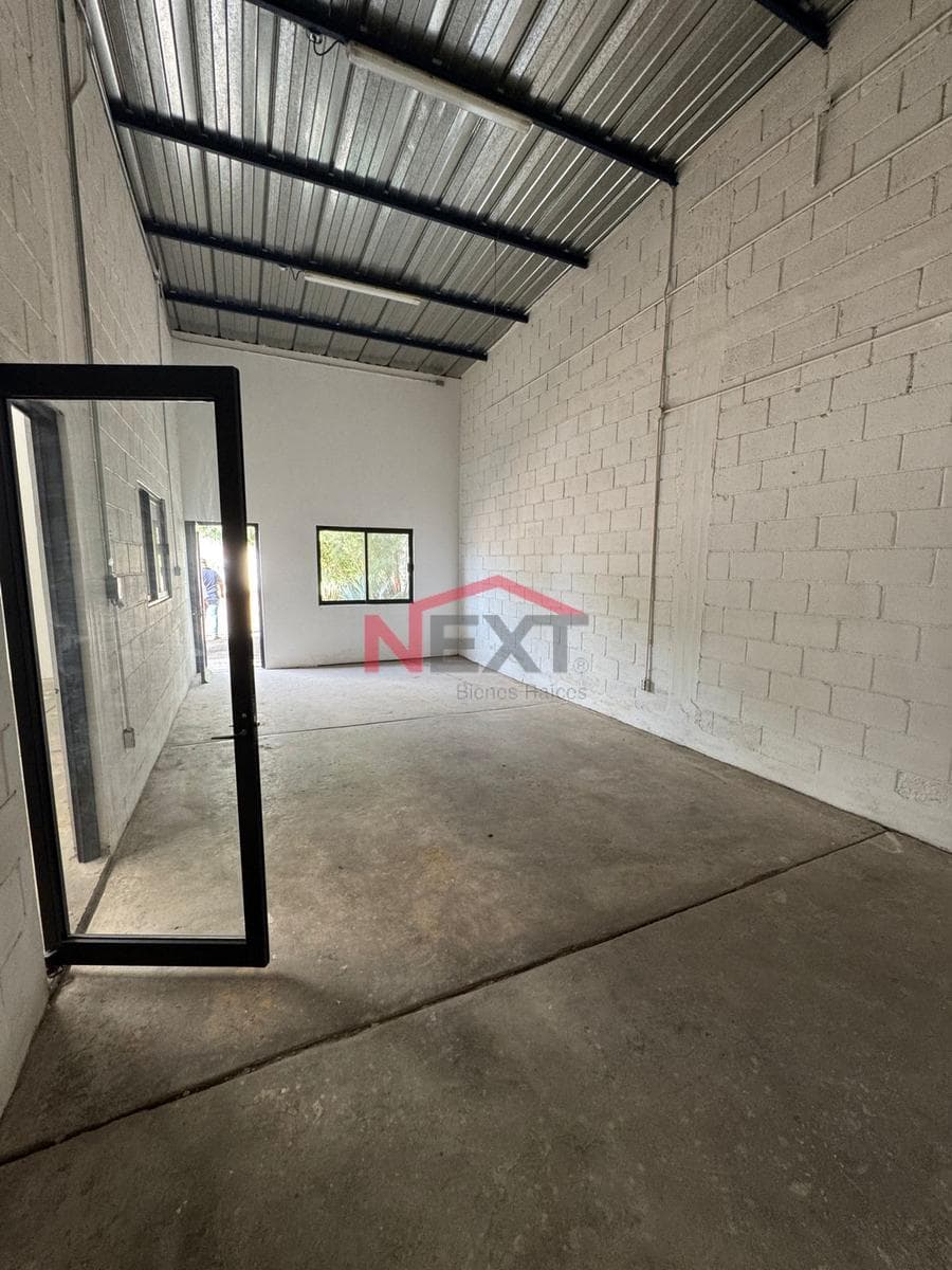 RENTAL WAREHOUSE IN THE CAFE COMBATE NEIGHBORHOOD