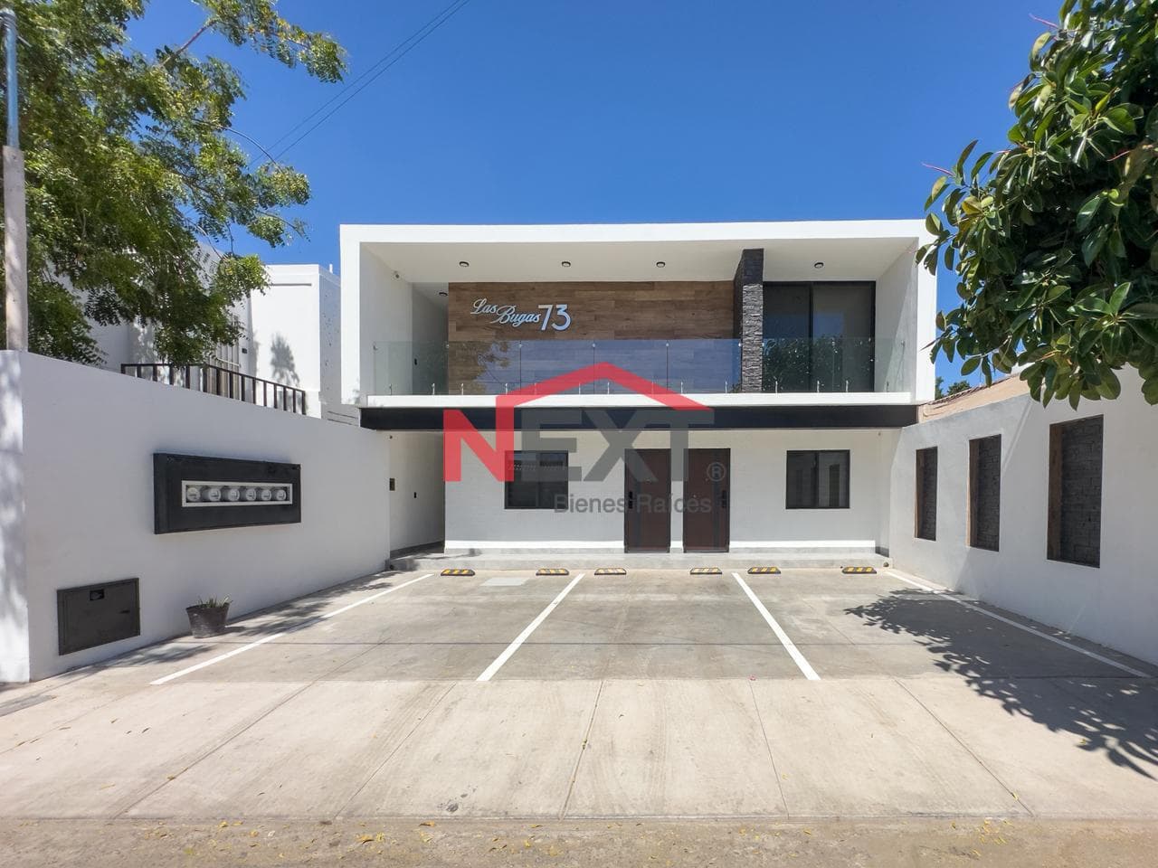 APARTMENT FOR RENT IN THE BUGAMBILIA NEIGHBORHOOD