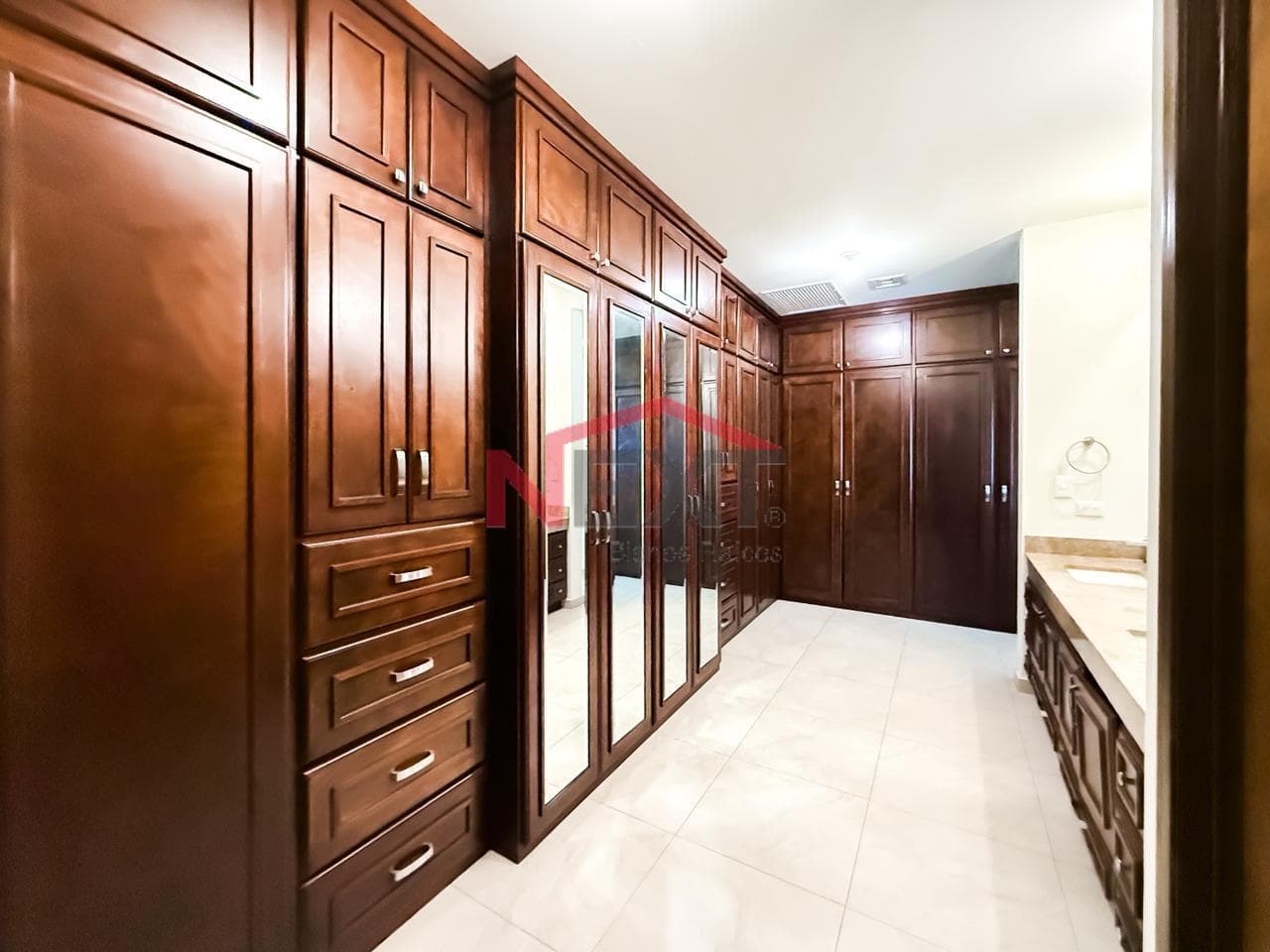 HOUSE FOR SALE IN LA RIOJA RESIDENTIAL