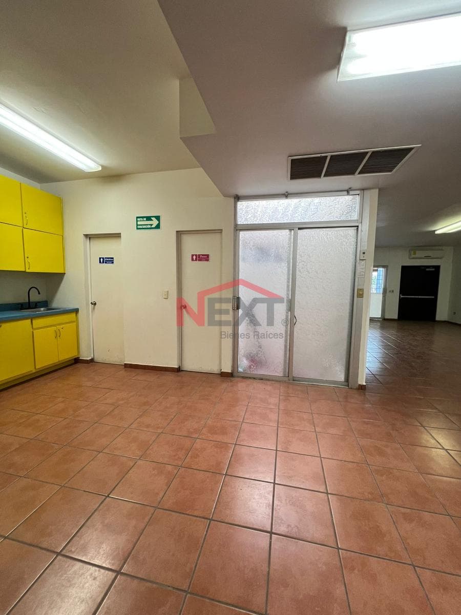 OFFICE FOR SALE IN THE BUGAMBILIAS NEIGHBORHOOD