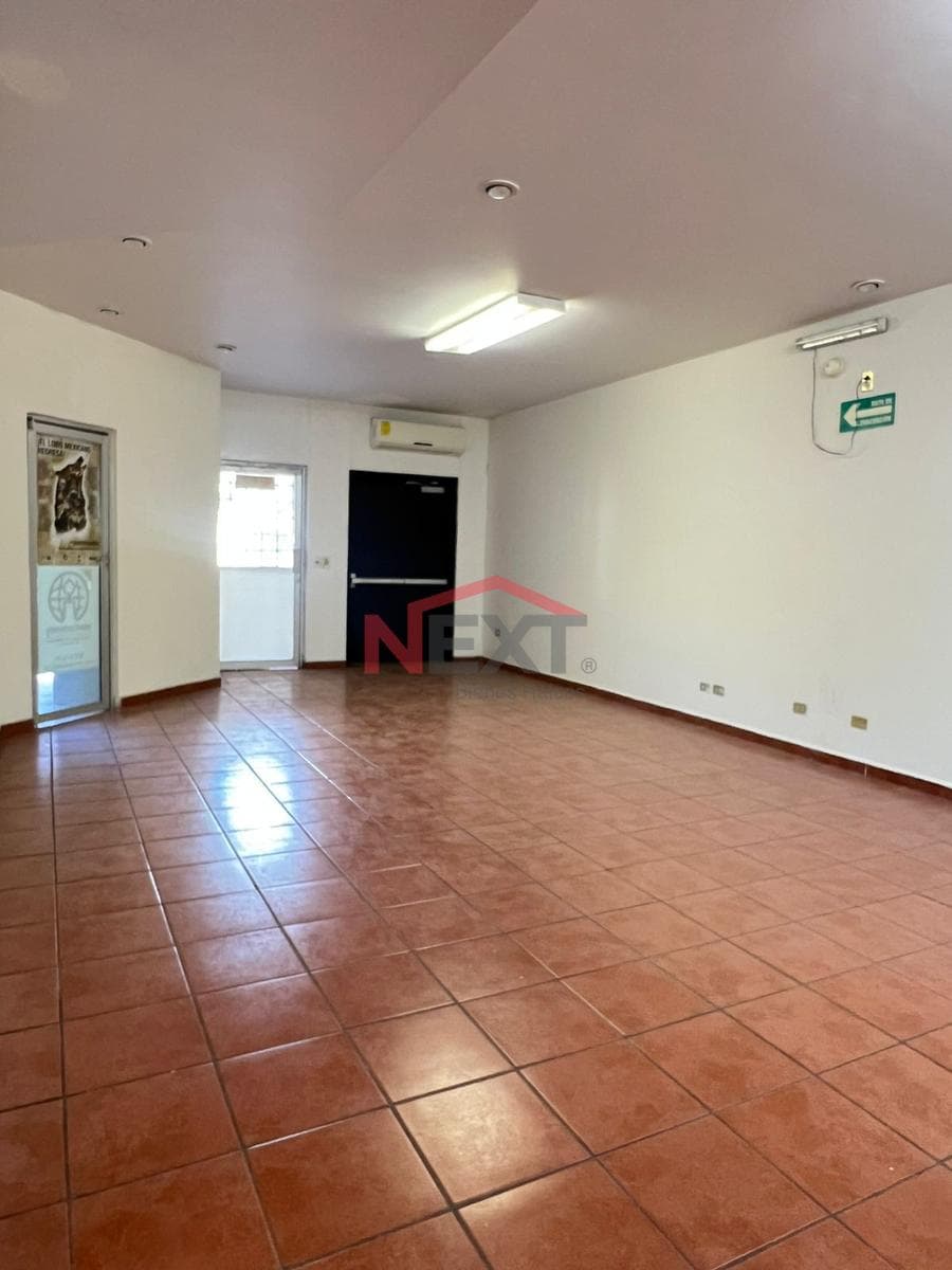 OFFICE FOR SALE IN THE BUGAMBILIAS NEIGHBORHOOD