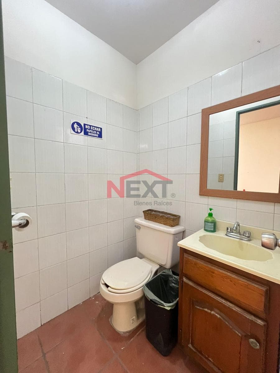 OFFICE FOR SALE IN THE BUGAMBILIAS NEIGHBORHOOD