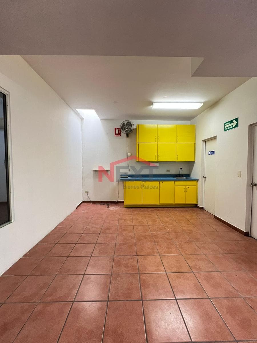 OFFICE FOR SALE IN THE BUGAMBILIAS NEIGHBORHOOD