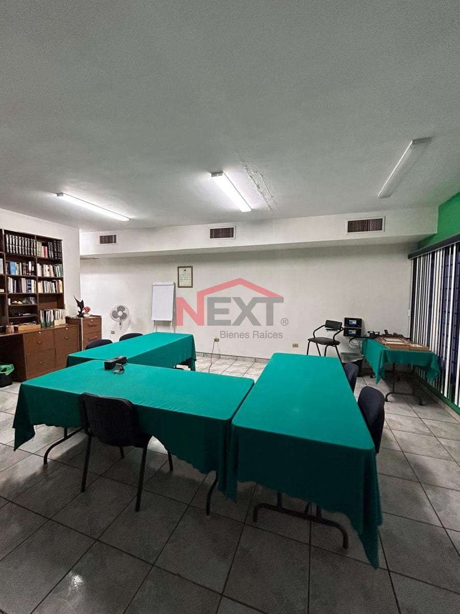 OFFICE FOR SALE IN THE BUGAMBILIAS NEIGHBORHOOD